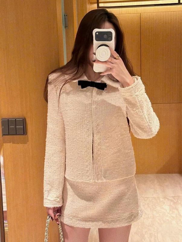 Set Áo Khoác Váy Dạ Tweed Đính Kim Sa Nữ Cao Cấp Phối Nơ Đen Áo Khoác Tweed Tay Dài Chân Váy Ngắn Sang Trọng - LIING