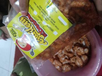 Product Review of Paket Gurilem & Kerupuk Mangkok Pedas isi 500 gram Food Snacks from m**h n**a 0
