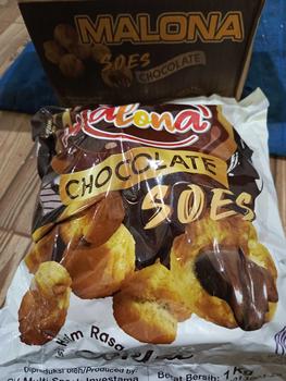 Product Review of COD Soes Coklat Cokelat/strawberry/ 500g/1kg /Update kemasan terbaru / merek baru/Malona/ mix rasa/halal Kue Sus Kering Isi soes coklat lumer 1 kgr Enak Murah （Cemilan keluarga, cocok untuk dewasa dan anak-anak） Chocolate Food Makanan Snack Manis from W**i A**f 2