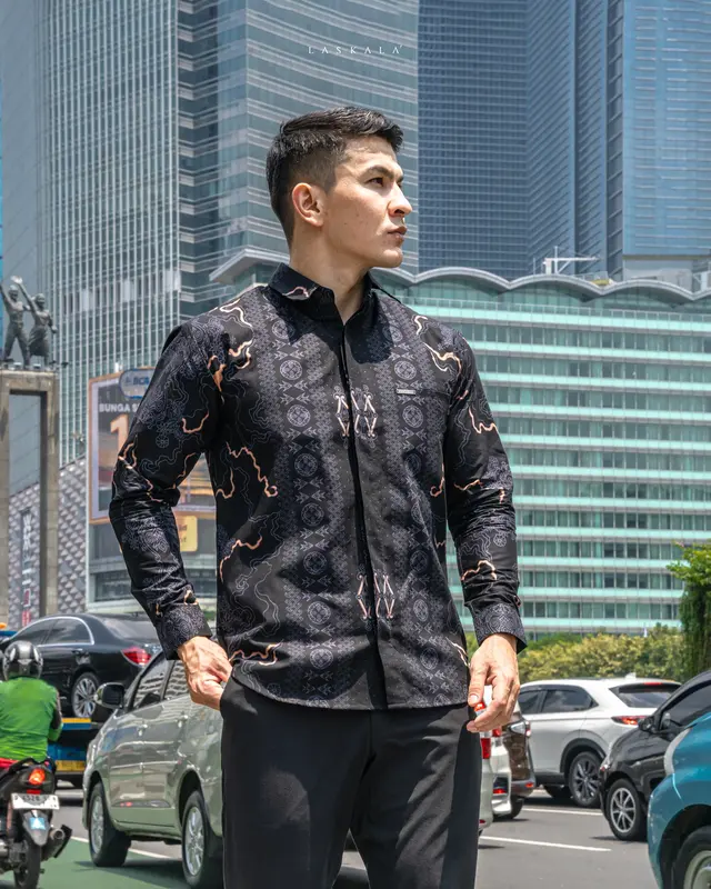 Laskala Batik Premium Sentani Kemeja Batik Pria Slimfit Lengan Panjang 1
