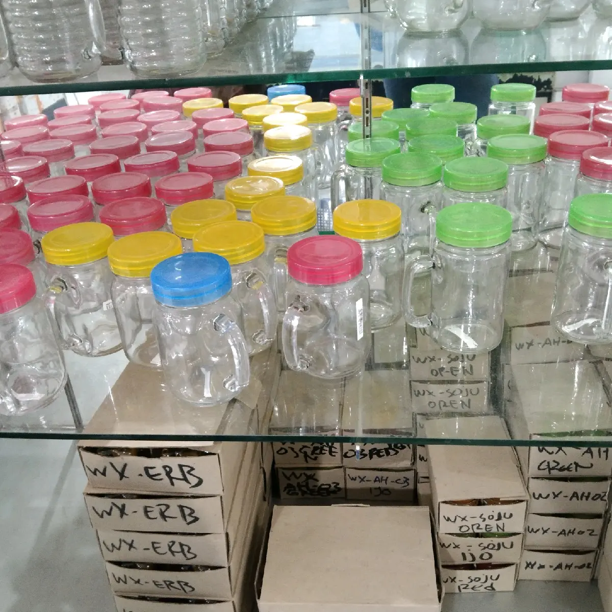 Gelas kaca bertutup warna warni plastik keren polos