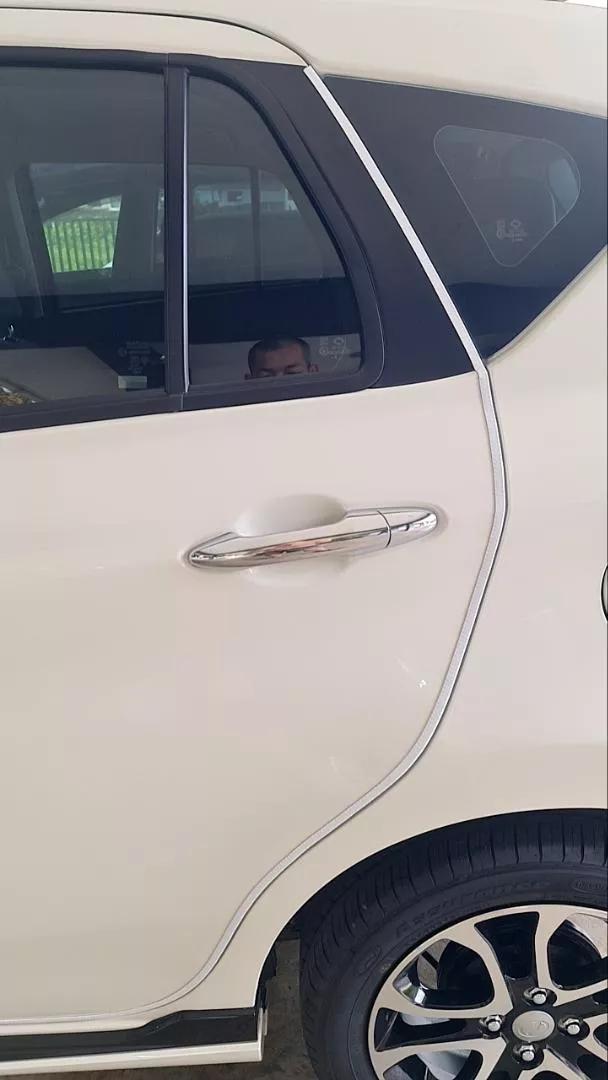 Product Introduction of U-shaped car anti-collision strip door side invisible anti-rubbing anti-scratch strip automotive supplies decorative seal 3