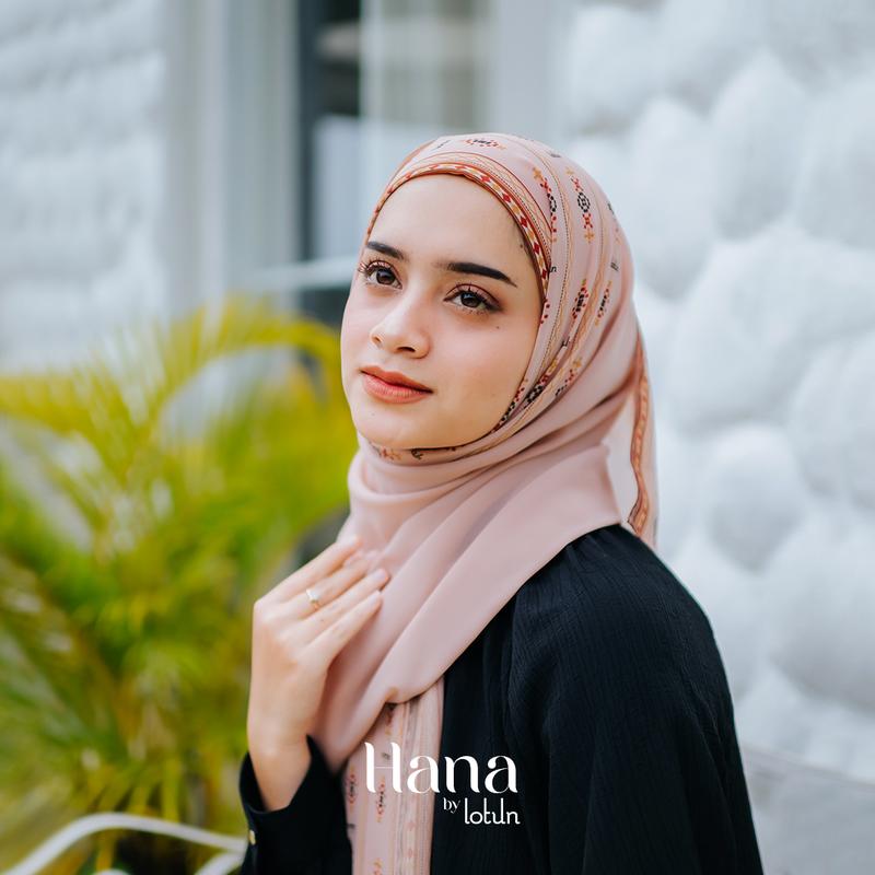 Lotun Hana Series - Hijab Pashmina Instan Printing Motif Etnik Material Premium Simpel Mudah dipakai - Peach Rayon Ceruti 7