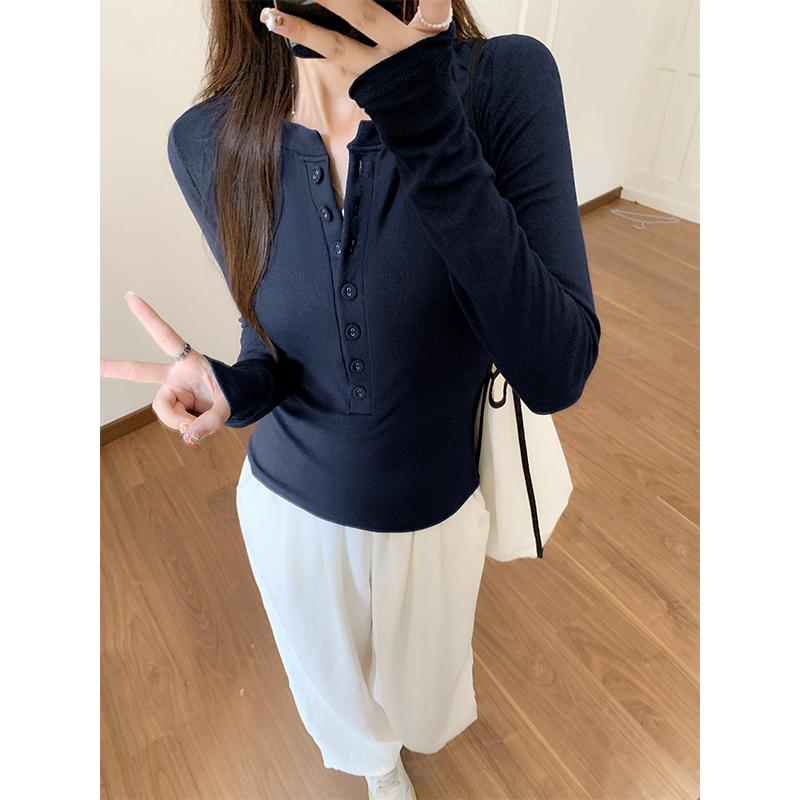 Kaos V-neck lengan panjang berkancing slim fit dan serbaguna ala Korea