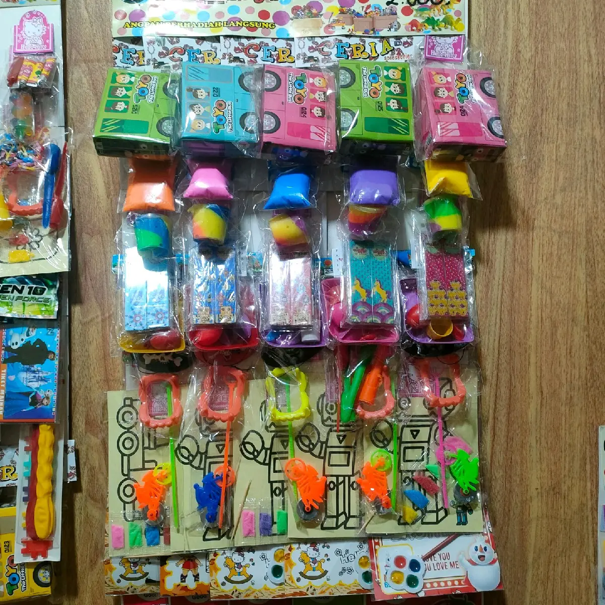 Grosir rentengan 2000rb an mainan isi 3 renteng Toys