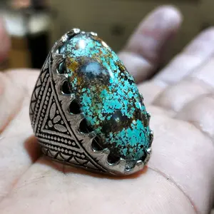 pirus Persia Mirah meriah