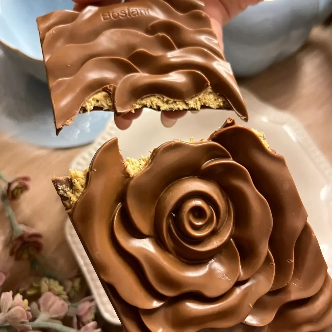 Dubai Kunafa Pistachio Chocolate Rose Snack Dessert