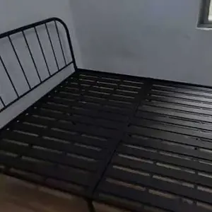 TETE_2  Ranjang Besi Tempat Tidur Dipan Tempat Tidur Ranjang Besi Dipan Besi Divan Besi Dipan Kasur Furniture Ranjang Besi Tempat Tidur Dipan Tempat Tidur Ranjang Besi Dipan Besi Divan Besi Dipan Kasur Furniture  Hitam/180×200×30CM [ Garansi lima tahun ]