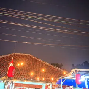 Lampu Hias Gantung Cafe Taman Outdoor LED ST38 Colok/Surya Listrik Anti Air Bisa Disambung