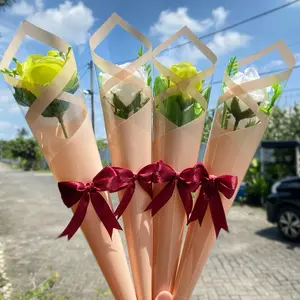 Buket Mawar Single Pertangkai dengan Pita Merah Elegan untuk Hadiah Spesial