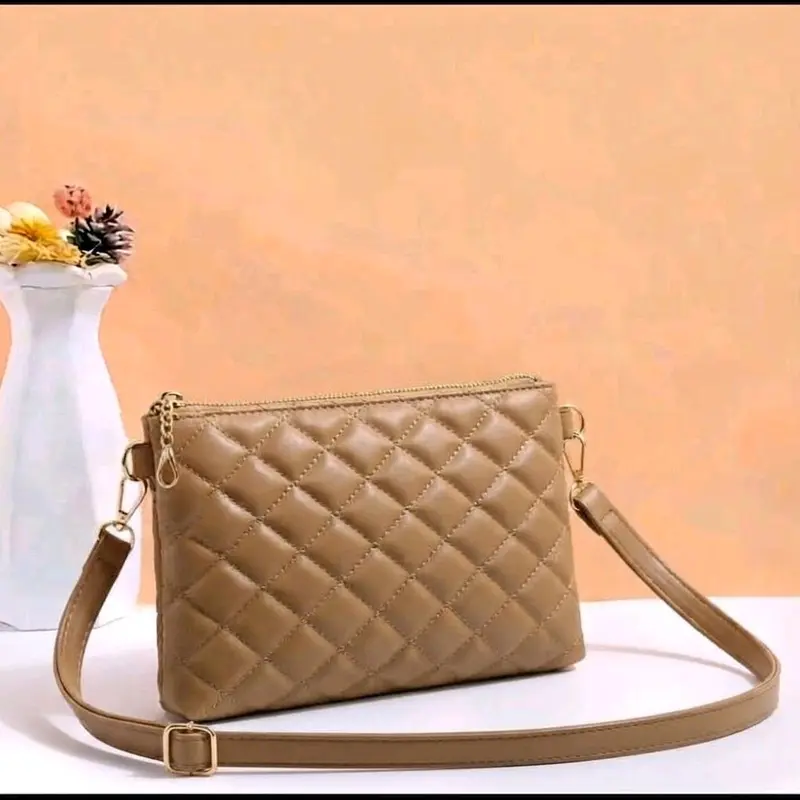 Tas Selempang Putih dengan Desain Quilted dan Tali Bahu yang Nyaman ...