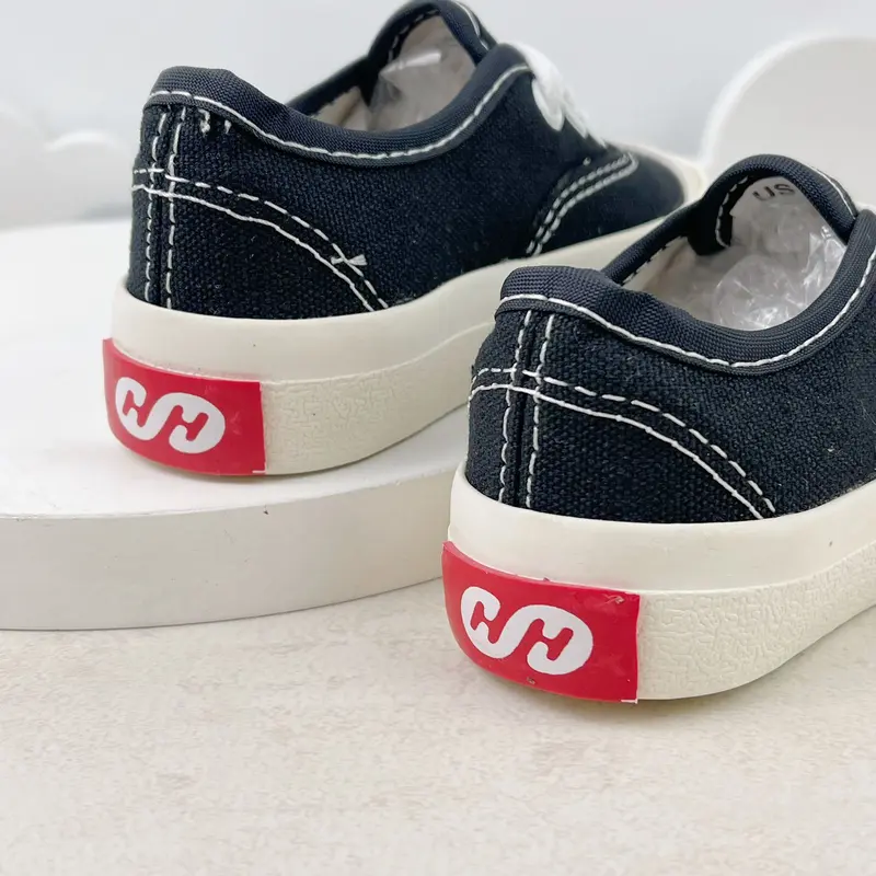 HONEYHOPE Sepatu Basic Anak Laki Laki Dan Perempuan Hitam Putih Tali Auth Fashion Anak 3