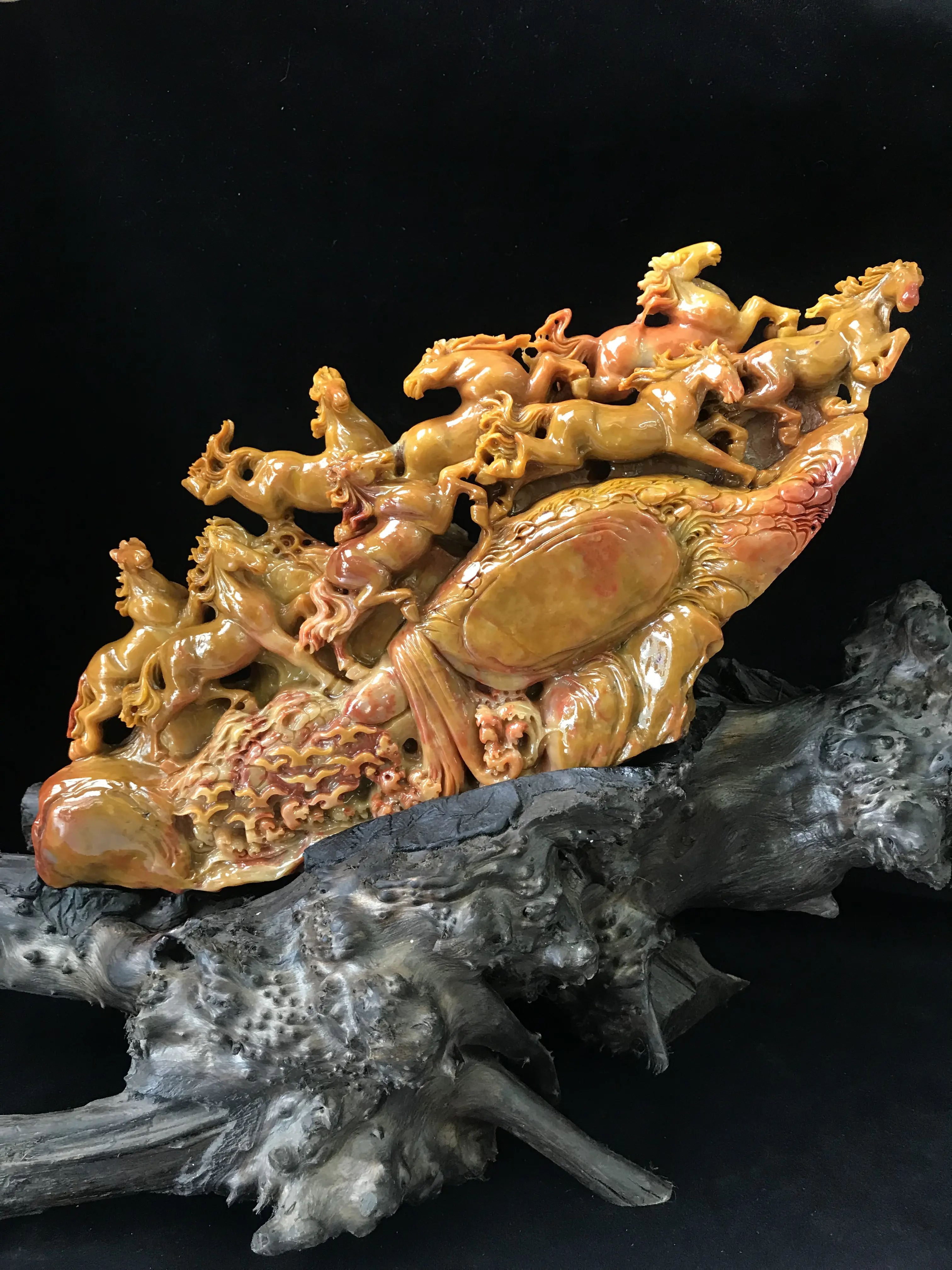 A Shoushan stone ornament—China’s national stone