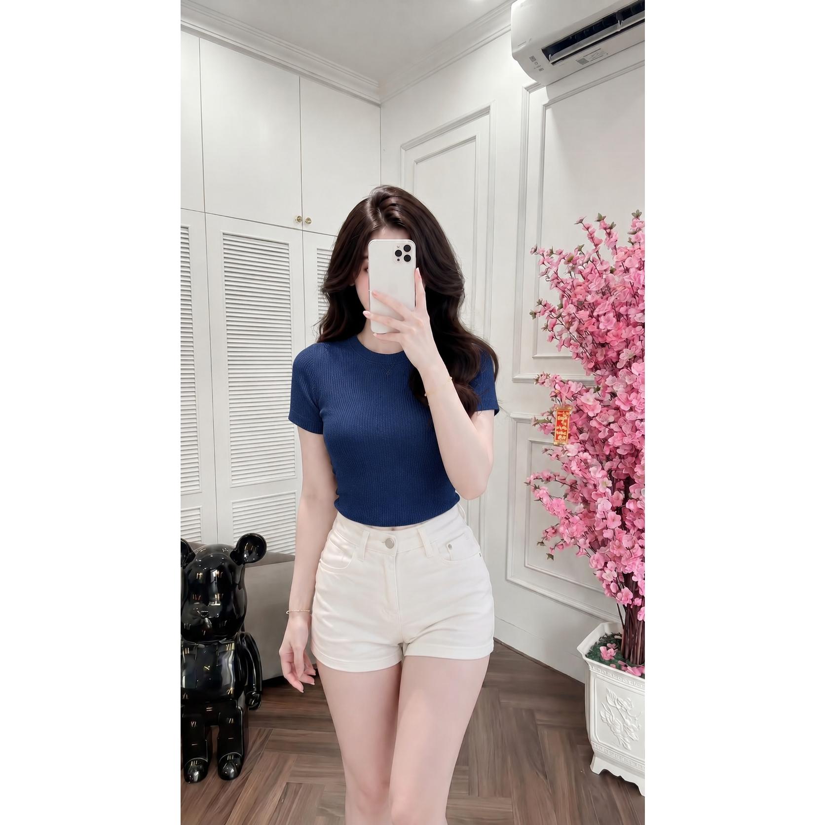 Áo Cổ Tròn Xanh Đen