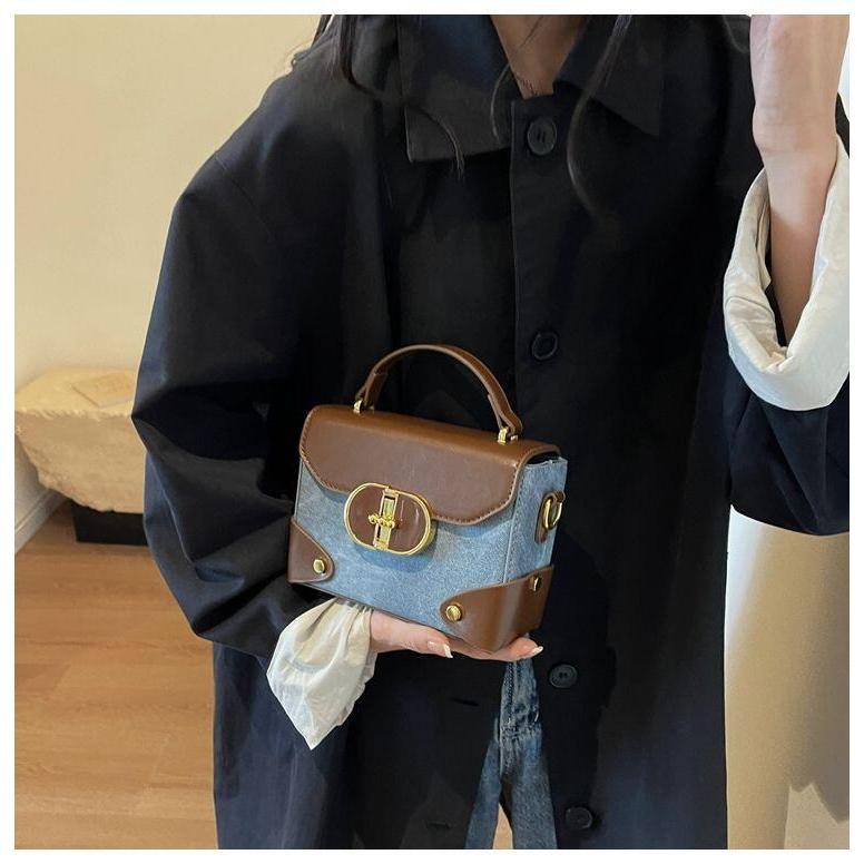 Product Introduction of This year's popular for women in autumn and winter, versatile 2024 new single shoulder crossbody bag, portable box, small square bag 14