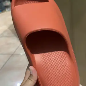 【SPECIAL CUMAN HARI INI】【KHUSUS DI LIVE】POSE Cloud Bounce Cat PawSandal  Anti Selip  Nyaman  Elastis  Materi EVA Cocok untuk Aktivitas di Dalam dan Luar Unisex Home Living 2025 5819