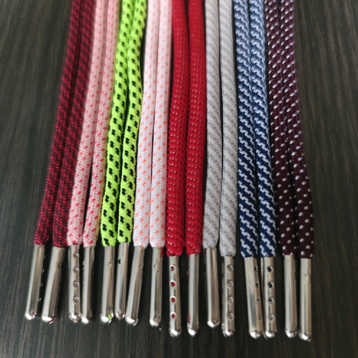 tali sepatu, tali hoodie motif bintik ukuran diameter 4 mm.panjang 120 cm