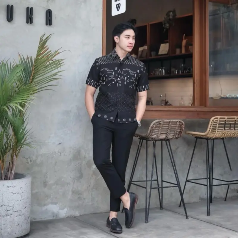 ARKANA HITAM Kemeja lengan Pendek furing full Ero katun slimfit 1