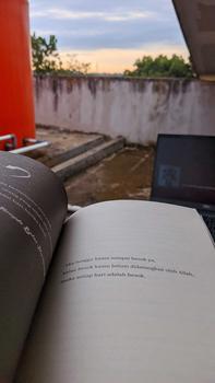 Product Review of Buku Gimana Kalau Ternyata Bukan Dia Orangnya? (Ihza Mahendra) from a**_ 0