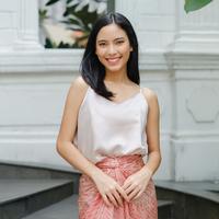 Gambar Benangsari Inner Tank Top Satin Kamisol Dalaman Kebaya Outer - Black, S/M dari Benangsari_NEW Kota Bandung 4 Tokopedia