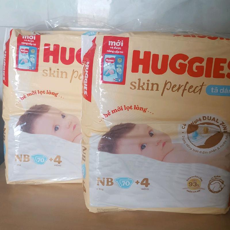Tã dán thấm hút tốt Combo 2 gói NB 70+4 tổng 148 miêng Tã dán lọt lòng Huggies Skin Perfect NeWborn cho bé dưới 4 kg Bỉm Mềm Mỏng Mặt Lưới 4D