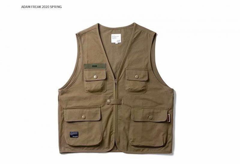 Product Introduction of Summer new Japanese style retro workwear vest pocket sleeveless vest men's casual 2