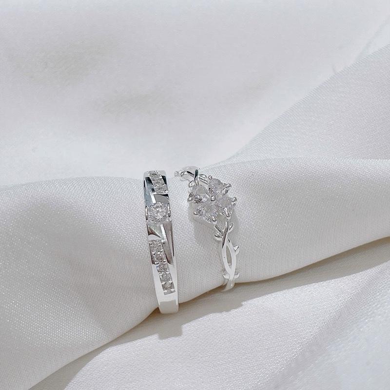 nhẫn cặp bạc ta LTJ 223 nhẫn nam xoắn nhẫn nữ hoa đá mới từ nhà LTJ với thiết kế tinh xảo gắn đá lấp lánh là sự lựa chọn hàng đầu cho các cặp đôi. Có hỗ trợ đổi size.