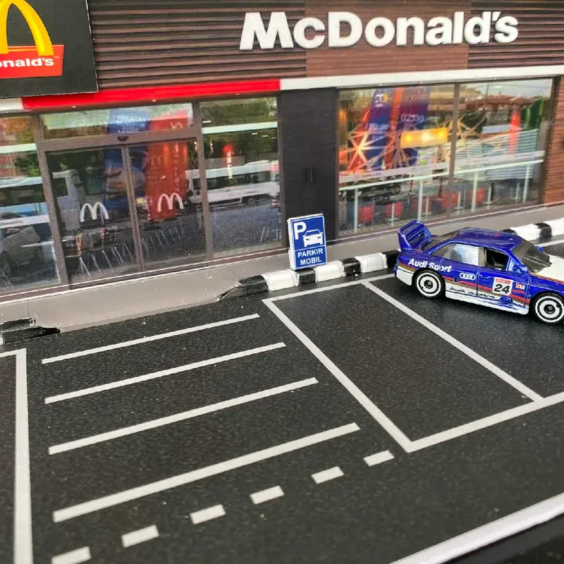 DIORAMA DIECAST HOTWHEELS OUTLET MC DONALD'S SEKALA 1:64 1
