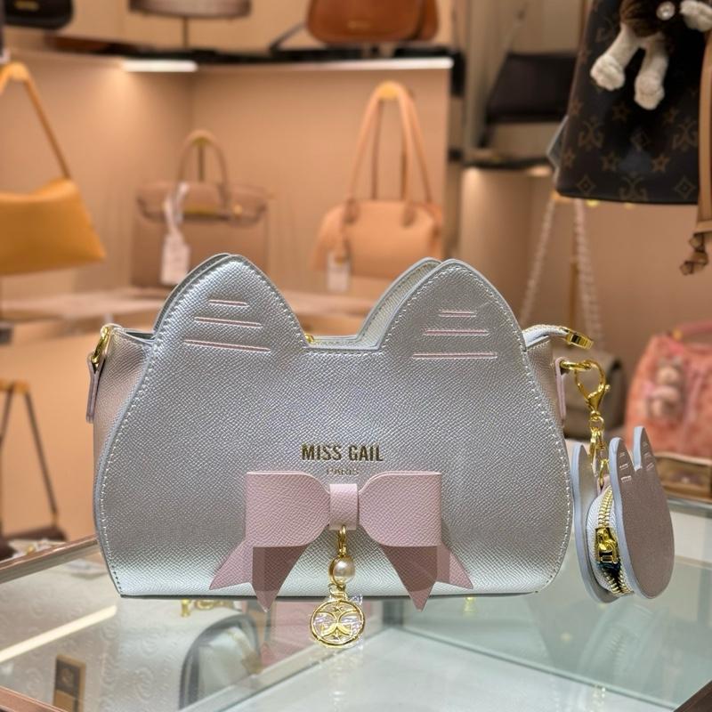 MG8125. Túi Store MISS GAIL HongKong thiết kế sang chảnh thời thượng phù hợp mọi phong cách. Xách tay đeo chéo.