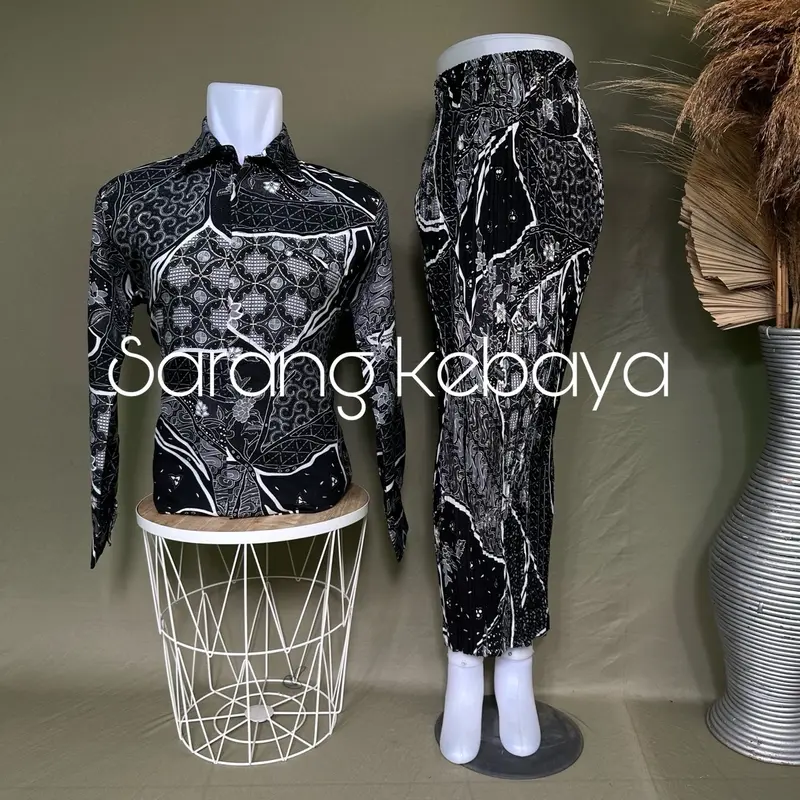 SARANG KEBAYA  / BATIK COUPLE/KEMEJA BATIK COUPLE/BATIK COUPLE LENGAN PANJANG/ROK PLISKET COUPLE / KEMEJA BATIK COUPLE ROK PLISKET Kondangan Lembut Pesta Mewah Tebal Seragam Baju Wisuda Keluarga batik  couple pasangan 7