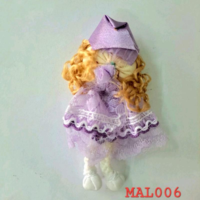 aplikasi bentuk boneka mungil warna violet 1