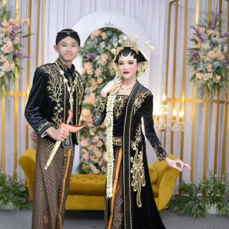 kebaya pengantin bludru merak Gaun Wanita 9