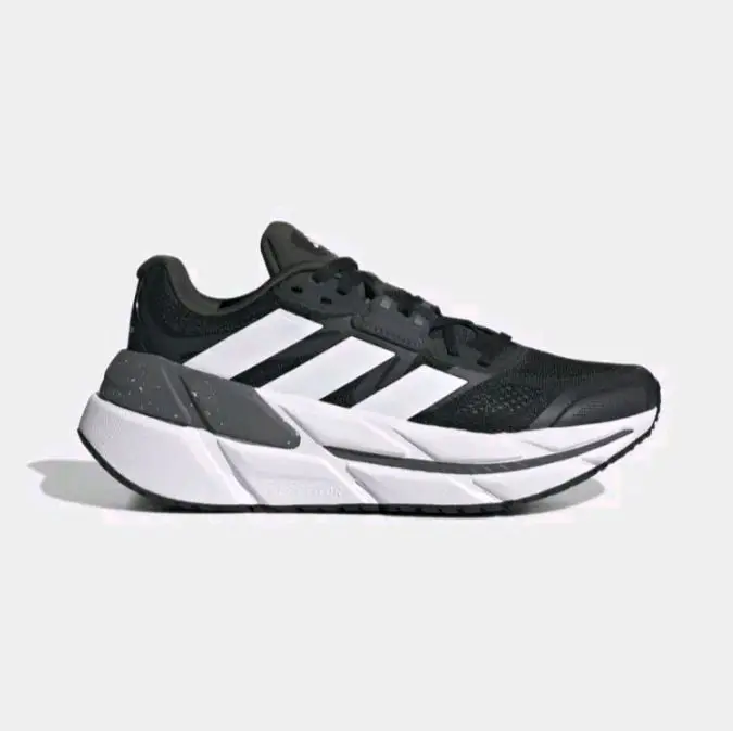 Sepatu Running  Core Black Cloud White Carbon  Outdoor Olahraga