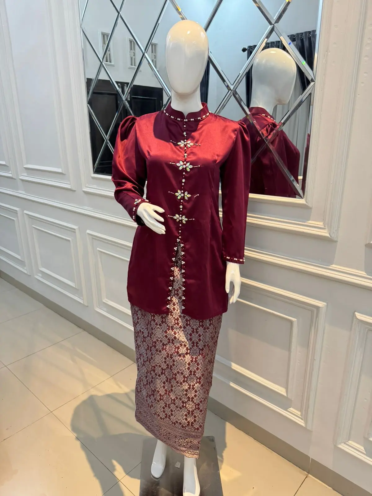 Set Kurung Melayu Malaysia Dress Kondangan Pesta Bridesmaid Belah Tengah Wanita Terbaru Kekinian Modern Set Rok Elegan Full Payet 2024 - Baju, Muslim