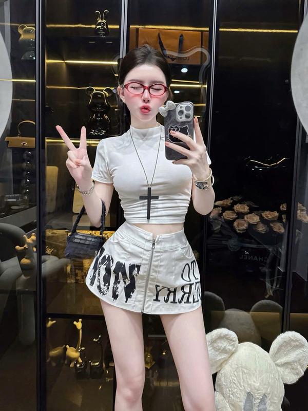 Set Bộ Nữ Áo Thun Zip Croptop Phối Chân Váy Ngắn From A Hoạ Tiết in Chữ Chất Kaki Mềm Mại MS284