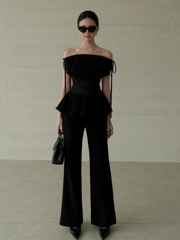 JOVEN Set Nữ Thalia Áo Bẹt Vai Voan Gân Dập Nổi Có Thun Cố Định 2 Bên Tùng Peplum Nhún Xòe Chiết Eo Phối Quần Ống Loe Có Túi Sau Mông Và Trước