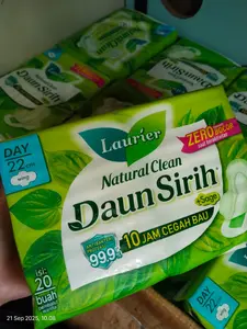 Laurier Natural Clean Pembalut Wanita Daun Sirih Anti Bakteri Day 22cm Wing - Bersih Alami Cegah Bau Isi 20 Buah Twin Pack