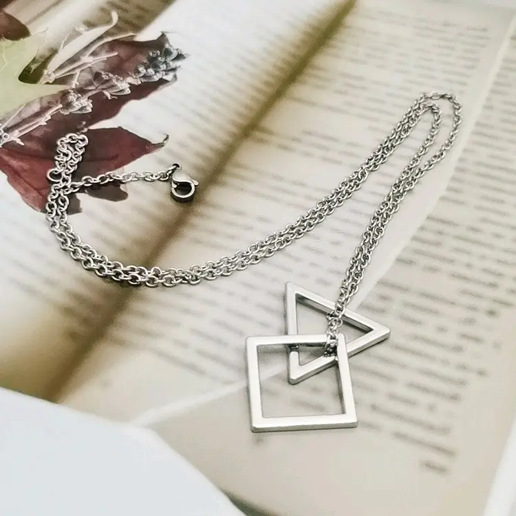 Kalung Rantai Liontin Geometris Metalik Segitiga Rocky Ins Fashion Model Metal Triangle - Hadiah 0