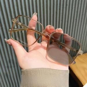 แว่นตาสายตาสั้นโฟโตโครมิก ใหม่ ป้องกันแสงสีฟ้า ออกแบบพอดีหน้า เหมาะสำหรับนักเรียน สวมใส่สบาย โดยไม่ต้องแต่งหน้า