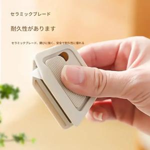 手を傷めないで！ ✂️ ミニ自動収納セラミックナイフ – 錆びない、滑りにくい（オフィス・配送・キャンプ用）#ツールハック #安全第一