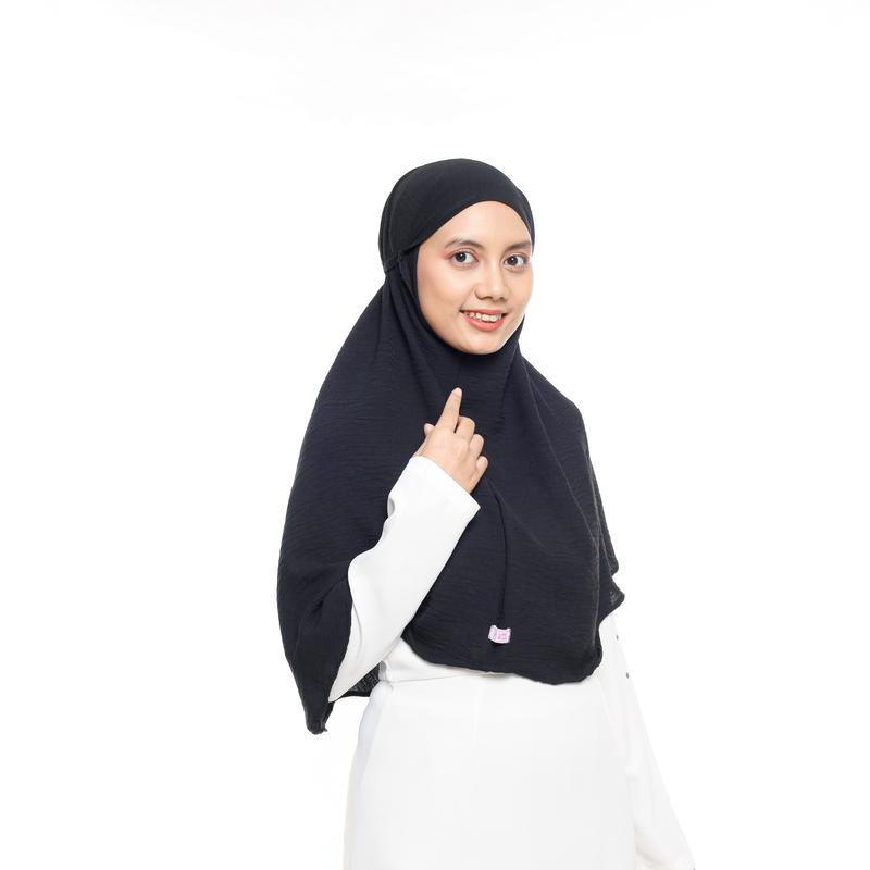 Bergo Crinkle - Kerudung Langsung Cantik- Bergo Jasmine Tekstur Rami Muslim Nyaman - Lami Hijab Hitam Simple Instan Panjang 4