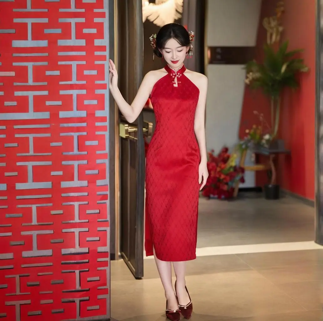 [KL Spot] New Year's Cheongsam   Red neck Chinese cheongsam exquisite buckle decoration design Wedding engagement dress comfortable skin-friendly fabric slim temperament long skirt elegant to wear on festive occasions.
