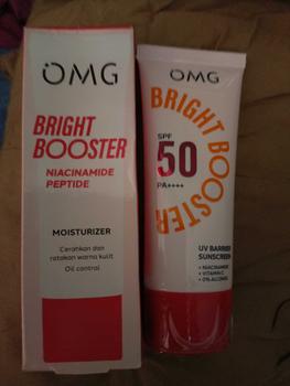 Product Review of OMG Oh My Glow - Bright Booster Glow Kit Paket Perawatan Wajah untuk Kulit Tampak Glowing, Mencerahkan, Tampak Sehat, Menjaga Skin Barrier, Mengandung Niacinamide , Peptide, Vitamin C - Sabun Pembersih Wajah, Moisturizer, Sunscreen from N**♎ 0