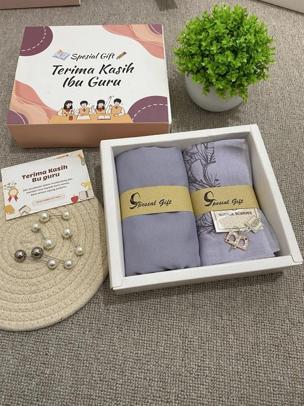Hampers hijab segiempat buckle motif dan polos senada