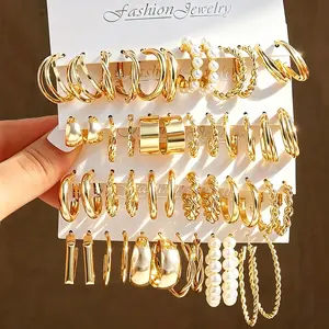 Anting Jepit Klip Bunga Elegan Anting Hoop Geometri WanitaSet Anting Emas Retro dengan Mutiara Gaya Audrey Hepburn