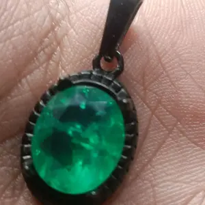 liontin batu zamrud dim 12 hijau jernih