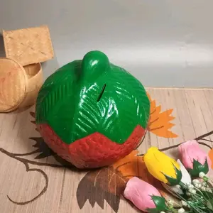 Celengan Tanah Liat Buah Strawberry Ukuran Tanggung Hadiah Kado