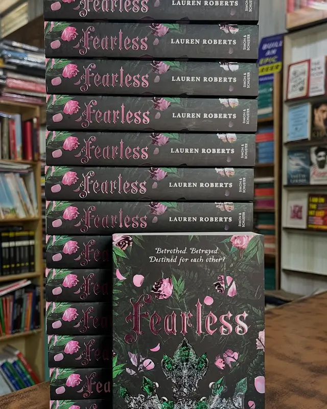 (English) Fearless (The Powerless Trilogy) by Lauren Roberts 1