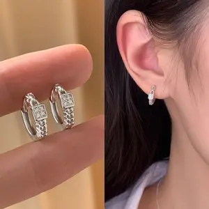 Fashion Anting Titanium Anti Karat Berlian Hoop Anting Wanita Korea Perhiasan Aksesoris Anting Tindik R050