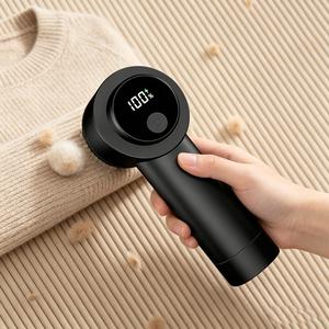 電動毛玉取り器 リントローラー付き、ポータブル布剃り機 6枚刃、3段階スピード 毛玉取りブラシ付き、デジタルLEDディスプレイ、衣類・家具・セーター・コーチ・毛布の毛玉取りに最適
